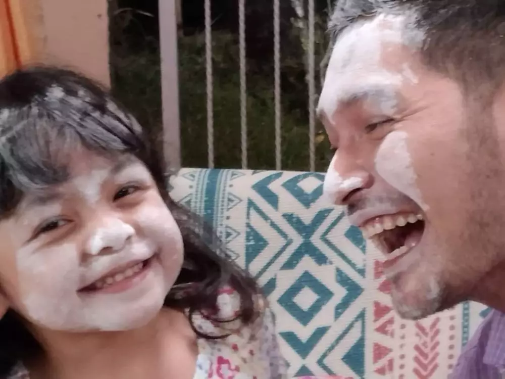 Fara Simatupang 'Reyna' di lokasi syuting Ikatan Cinta © 2020 brilio.net Instagram Fara Simatupang 'Reyna' di lokasi syuting Ikatan Cinta © 2020 brilio.net Instagram