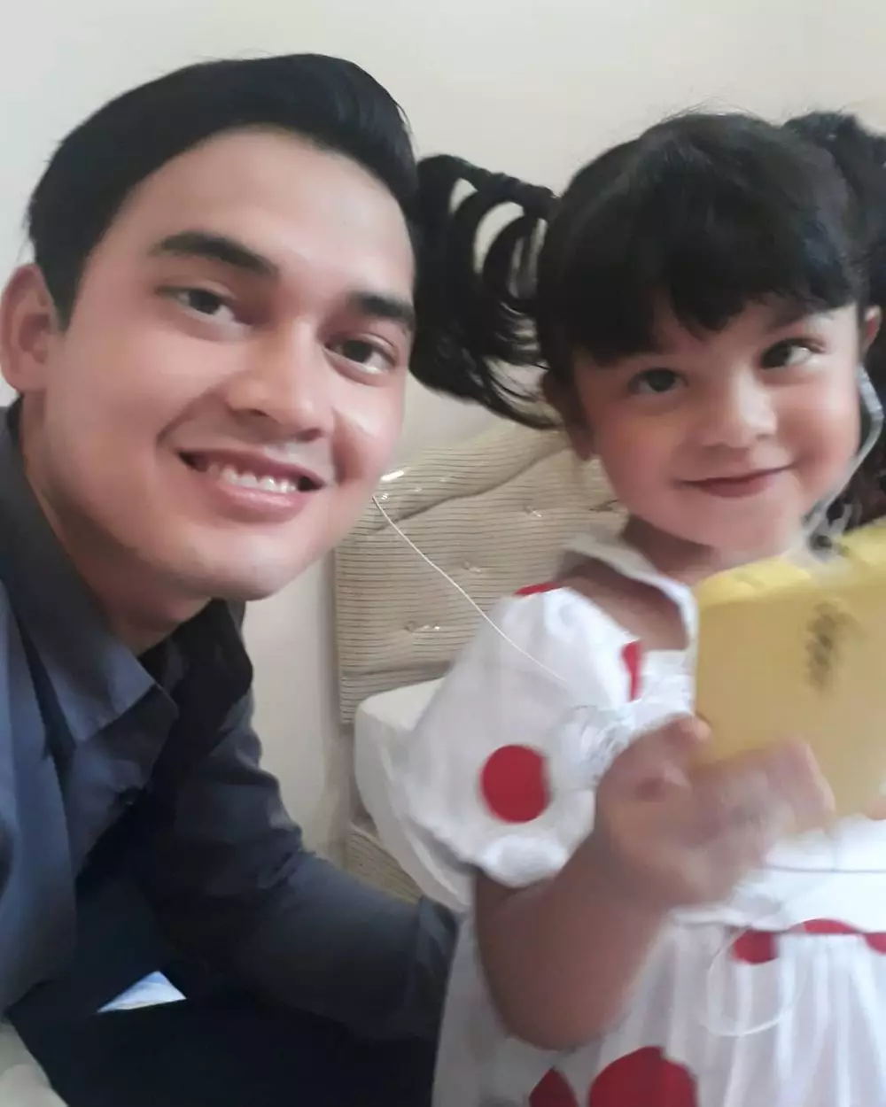 Fara Simatupang 'Reyna' di lokasi syuting Ikatan Cinta © 2020 brilio.net Instagram Fara Simatupang 'Reyna' di lokasi syuting Ikatan Cinta © 2020 brilio.net Instagram