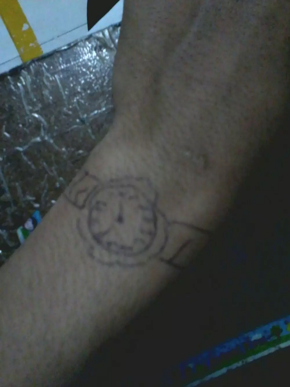 desain jam nyeleneh Berbagai sumber