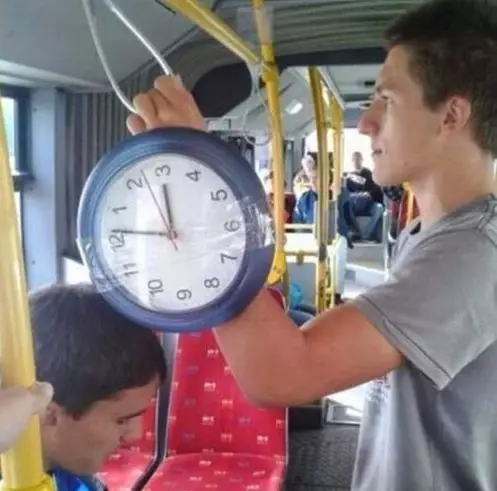 desain jam nyeleneh Berbagai sumber