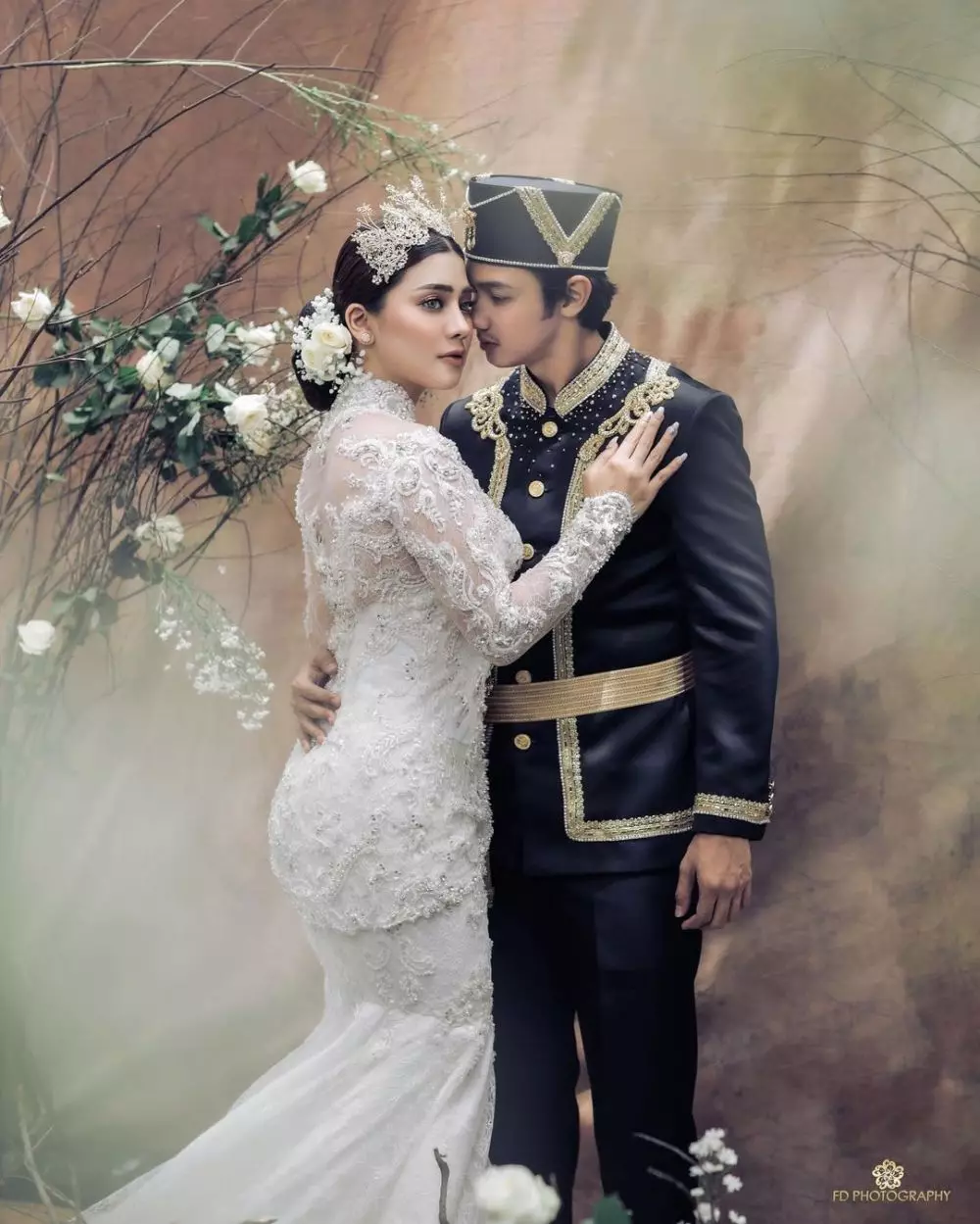 Felicya & Hito pakai baju adat Indonesia © 2020 brilio.net Felicya & Hito pakai baju adat Indonesia © 2020 brilio.net