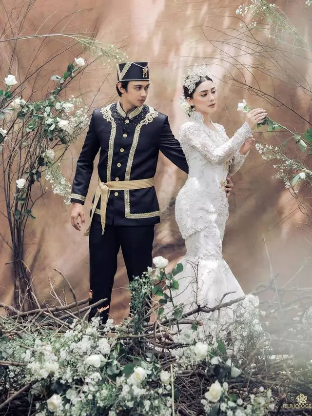 Felicya & Hito pakai baju adat Indonesia © 2020 brilio.net Felicya & Hito pakai baju adat Indonesia © 2020 brilio.net