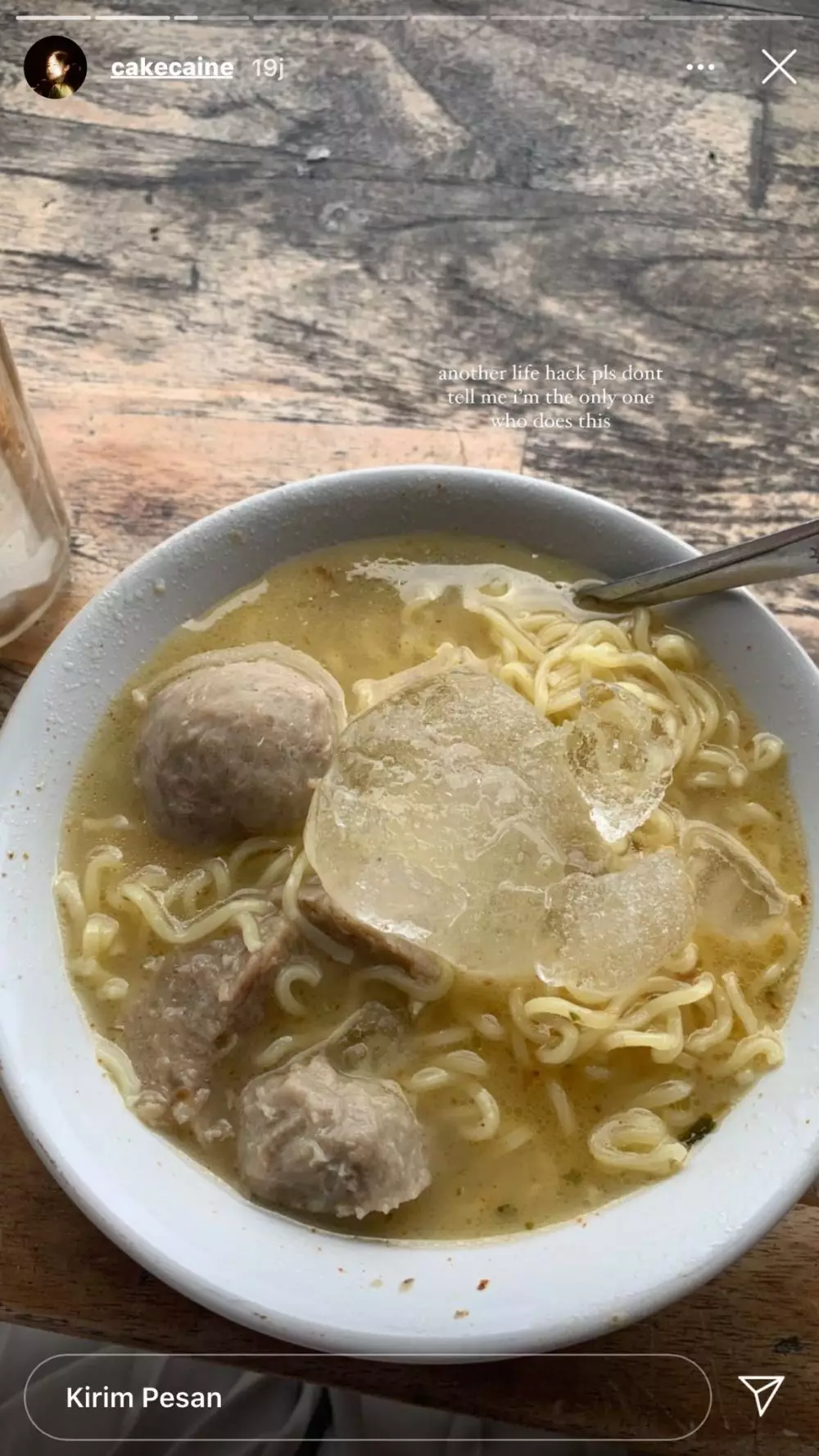 Nadine amizah makan bakso © 2020 brilio.net