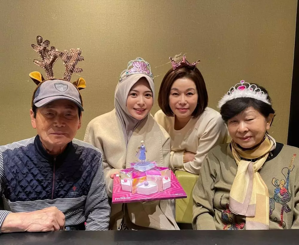 ultah Ayana ke-25 © Instagram ultah Ayana ke-25 © Instagram