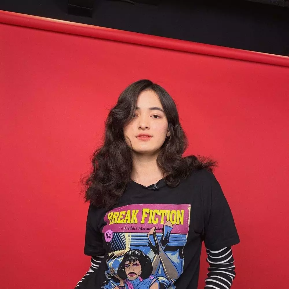 Gaya pemotretan Mawar Eva de Jongh © 2020 brilio.net Gaya pemotretan Mawar Eva de Jongh © 2020 brilio.net