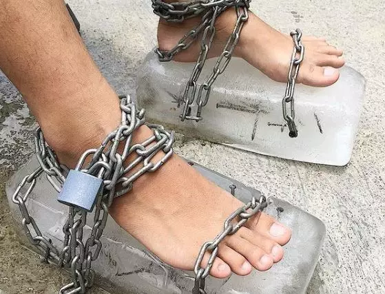 cara absurd pakai paku Berbagai sumber