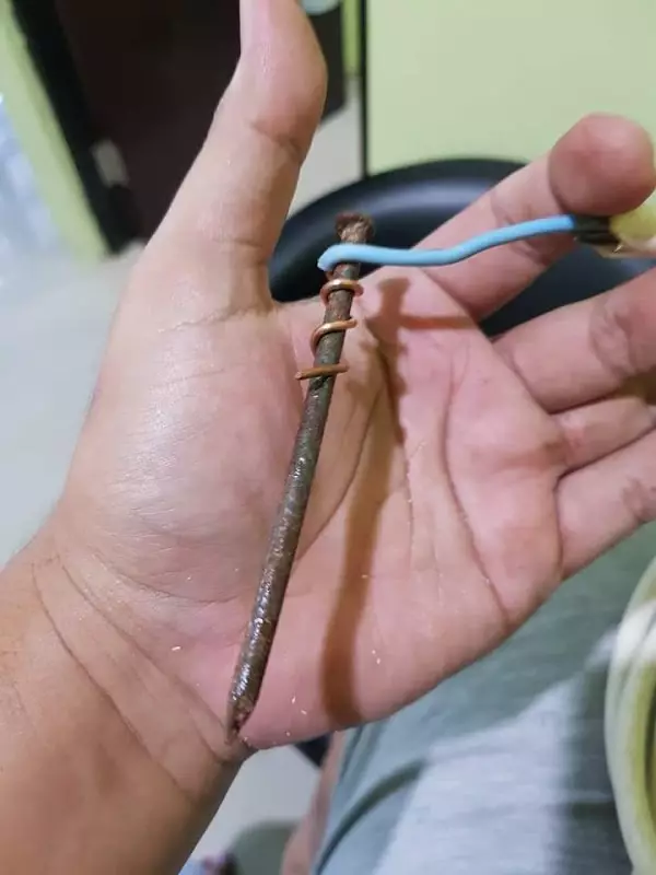 cara absurd pakai paku Berbagai sumber