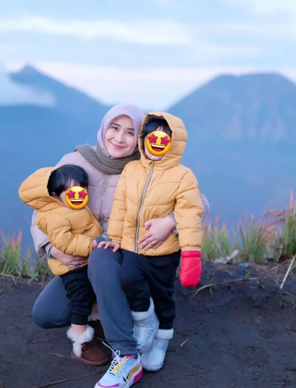 Momen seru liburan Ryana Dea dan keluarga © 2020 brilio.net Momen seru liburan Ryana Dea dan keluarga © 2020 brilio.net