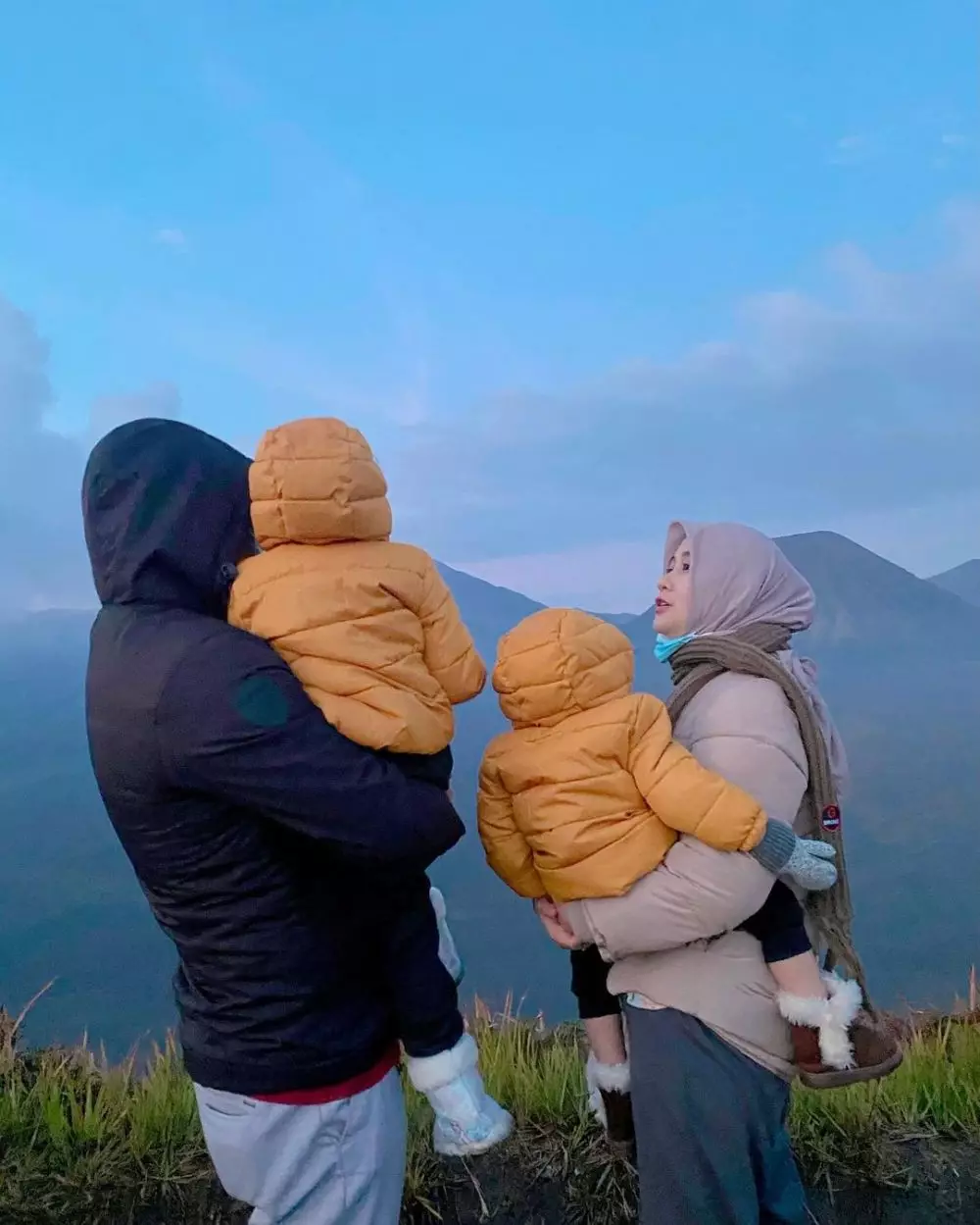 Momen seru liburan Ryana Dea dan keluarga © 2020 brilio.net Momen seru liburan Ryana Dea dan keluarga © 2020 brilio.net