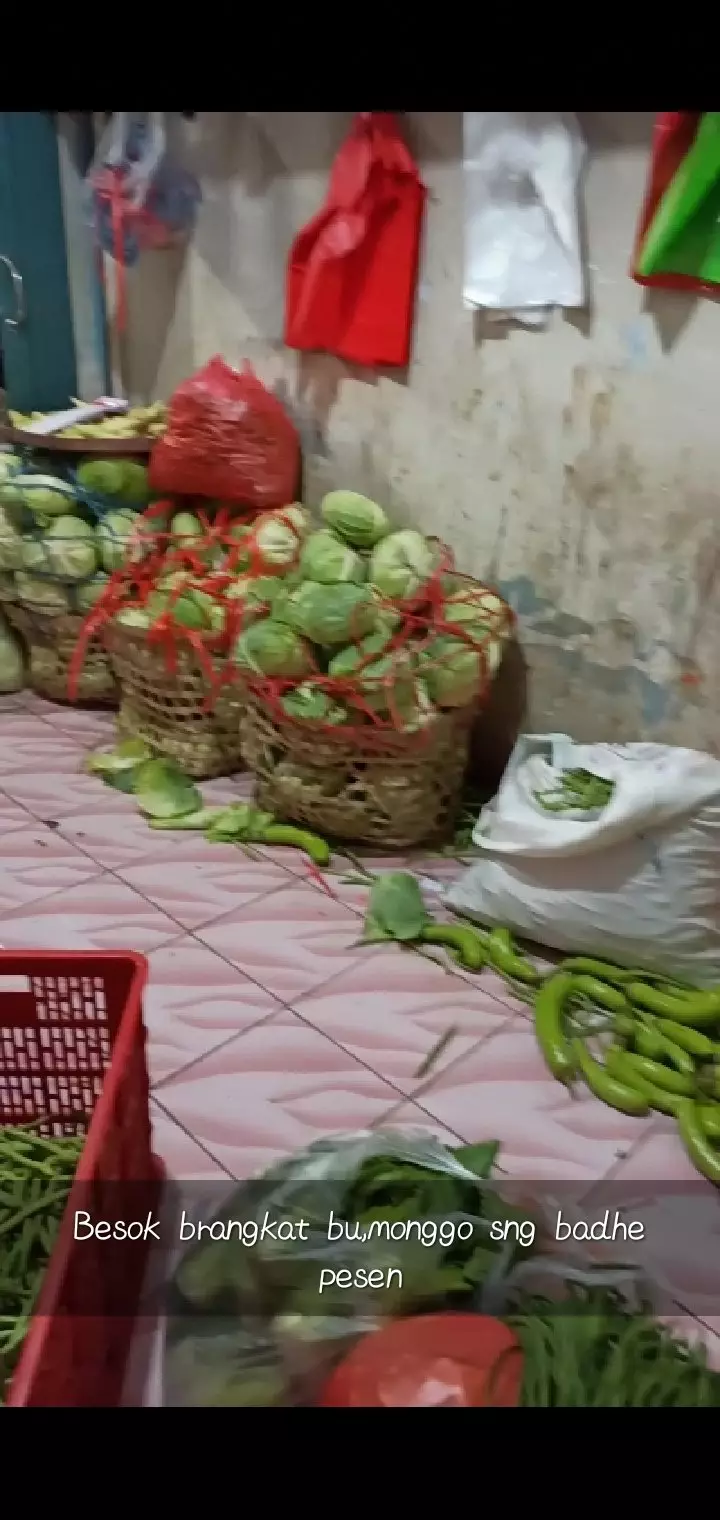 Pengumuman di WA Story pedagang berbagai sumber