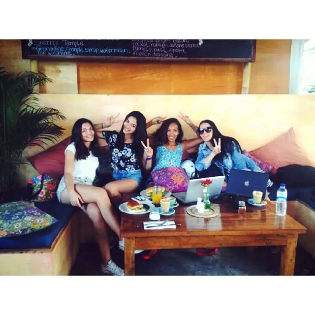 Potret persahabatan Angela Gilsha dan Putri Marino © 2020 brilio.net Potret persahabatan Angela Gilsha dan Putri Marino © 2020 brilio.net