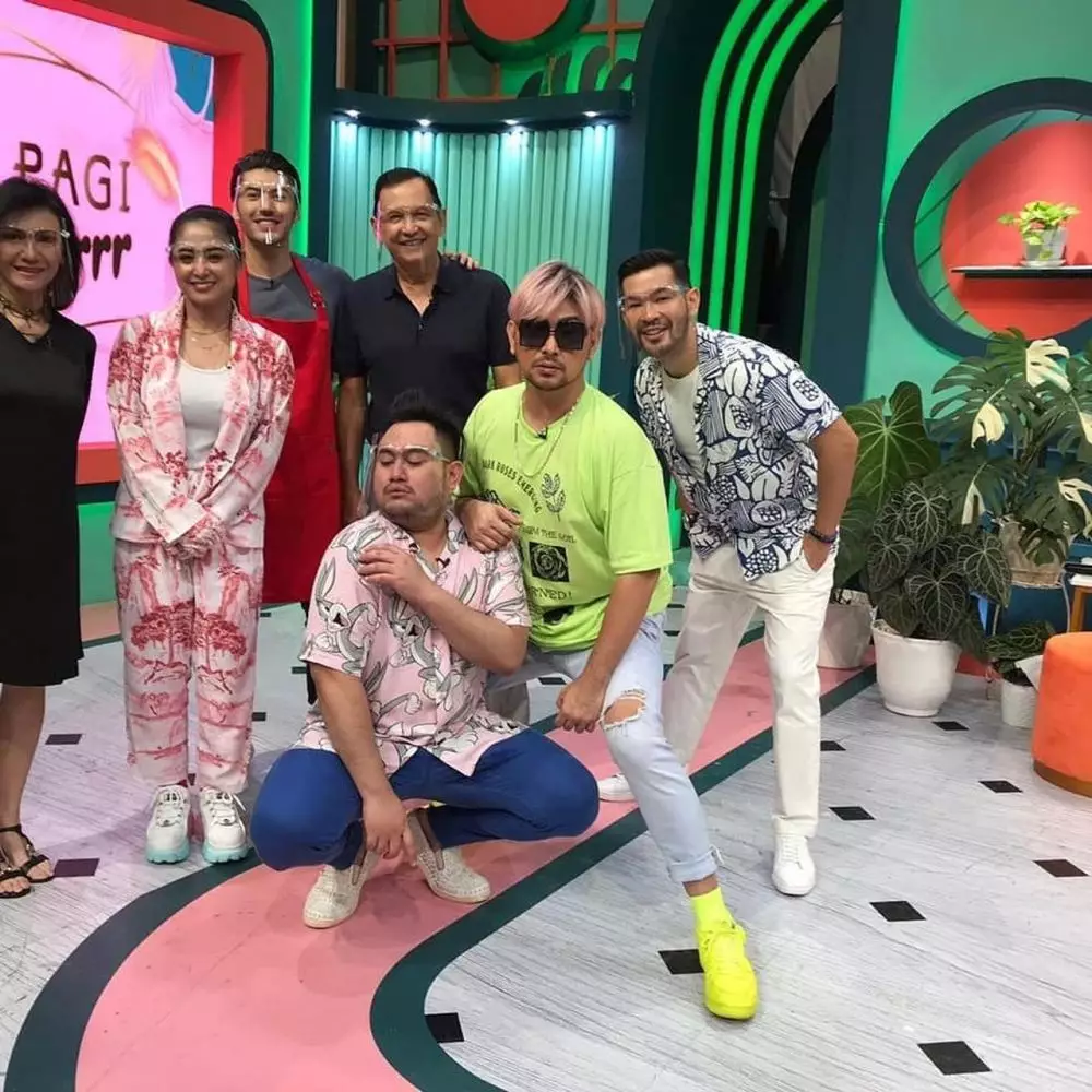 potret terbaru dewi perssik © Instagram