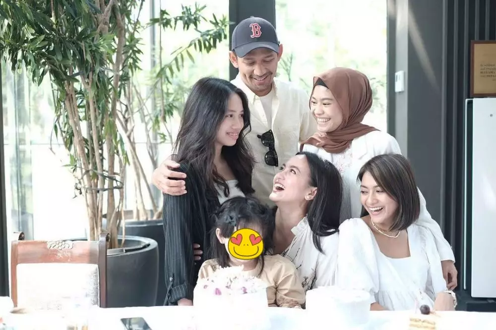 seleb dekat dengan anak kekasih © Instagram