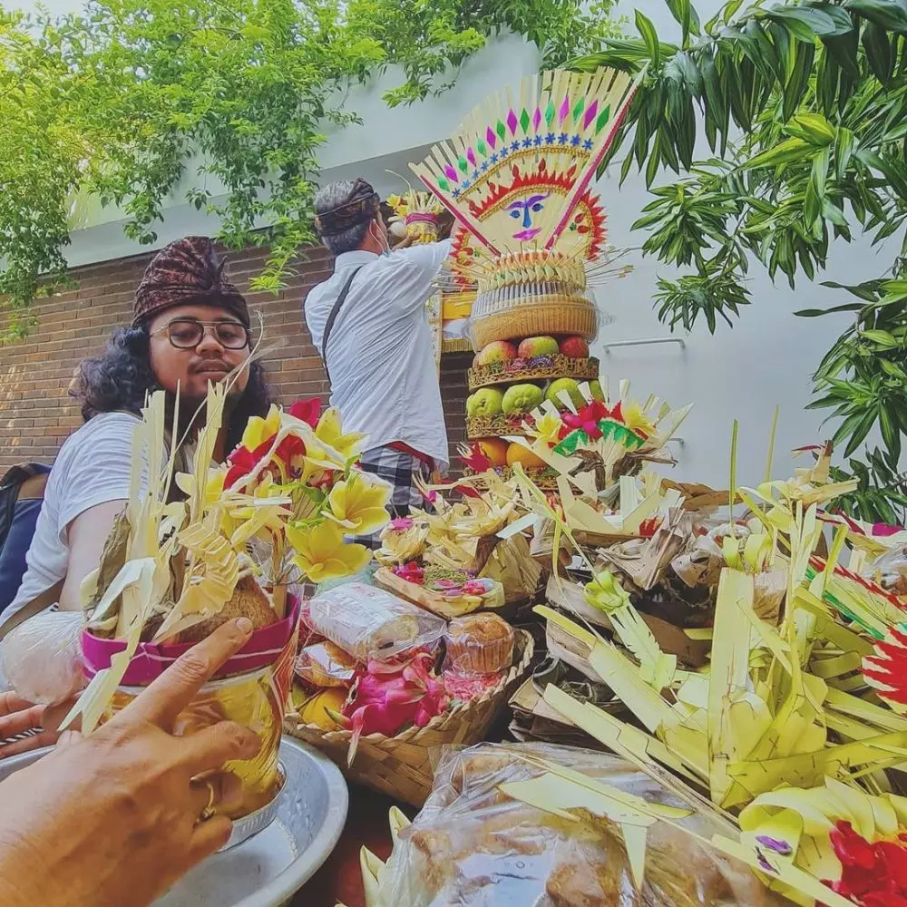 Upacara adat Bali rumah baru Raisa © Instagram Upacara adat Bali rumah baru Raisa © Instagram