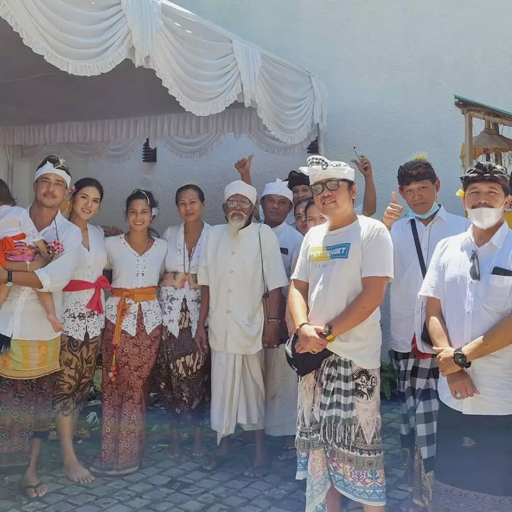 Upacara adat Bali rumah baru Raisa © Instagram Upacara adat Bali rumah baru Raisa © Instagram