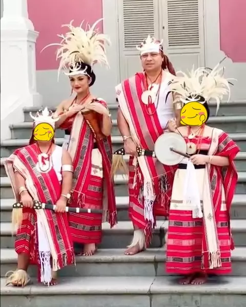 pemotretan Krisdayanti busana Timor © Instagram