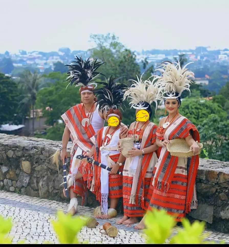 pemotretan Krisdayanti busana Timor © Instagram