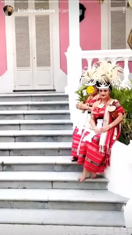 pemotretan Krisdayanti busana Timor © Instagram