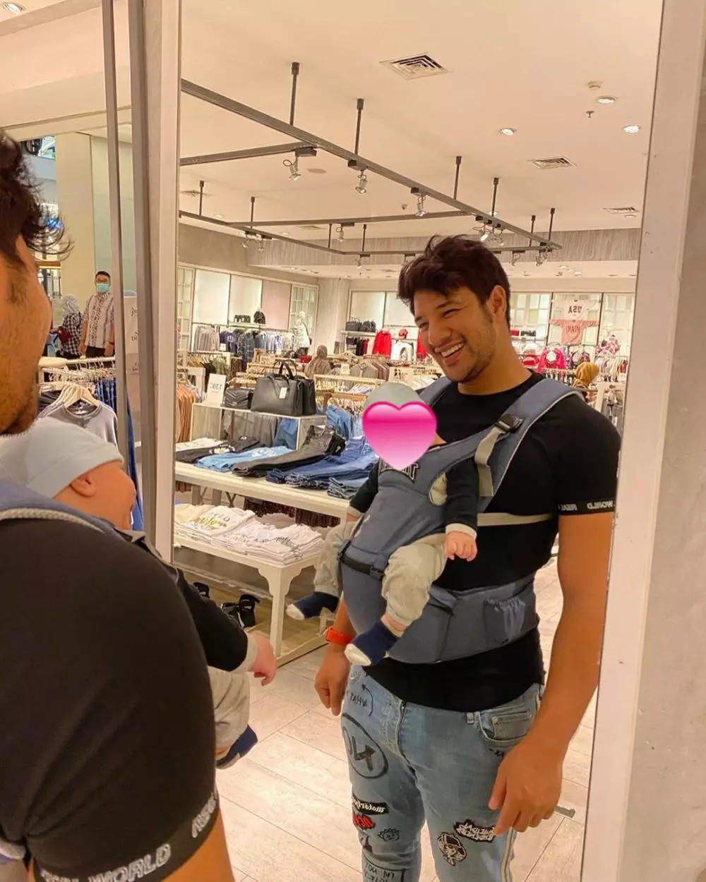 Seleb dikaruniai bayi laki-laki pada 2020 © Instagram