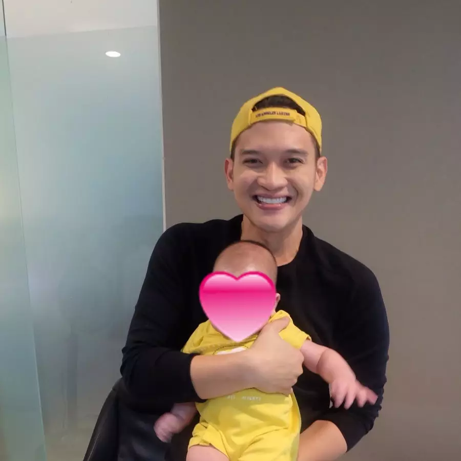 Seleb dikaruniai bayi laki-laki pada 2020 © Instagram