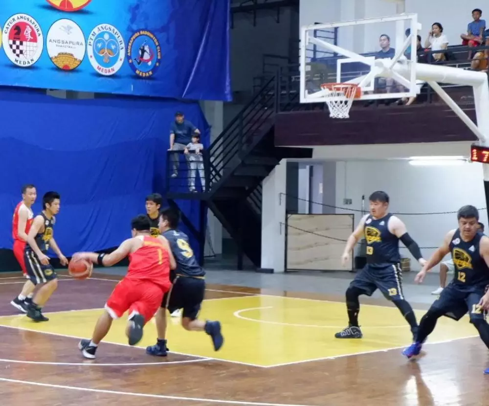 Potret Michael Yukinobu Defretes saat main basket Instagram Potret Michael Yukinobu Defretes saat main basket Instagram