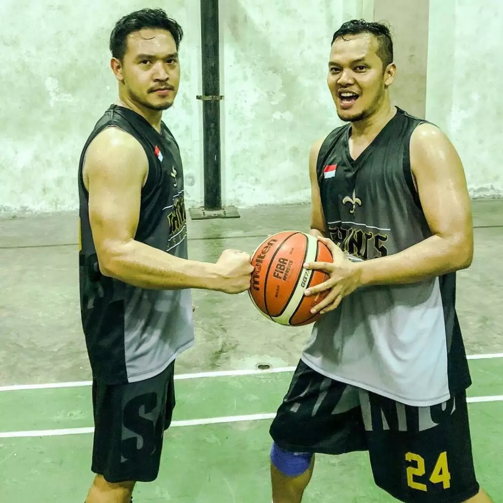 Potret Michael Yukinobu Defretes saat main basket Instagram Potret Michael Yukinobu Defretes saat main basket Instagram