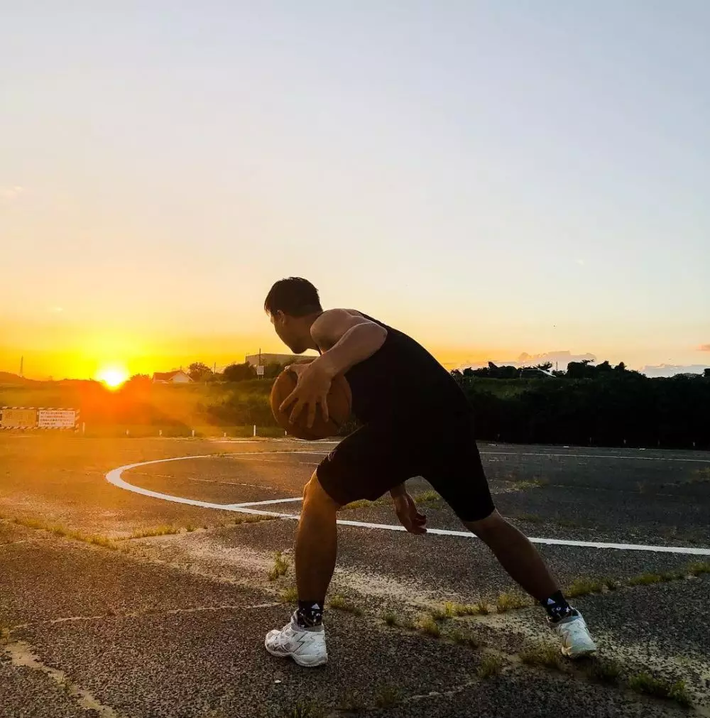 Potret Michael Yukinobu Defretes saat main basket Instagram Potret Michael Yukinobu Defretes saat main basket Instagram