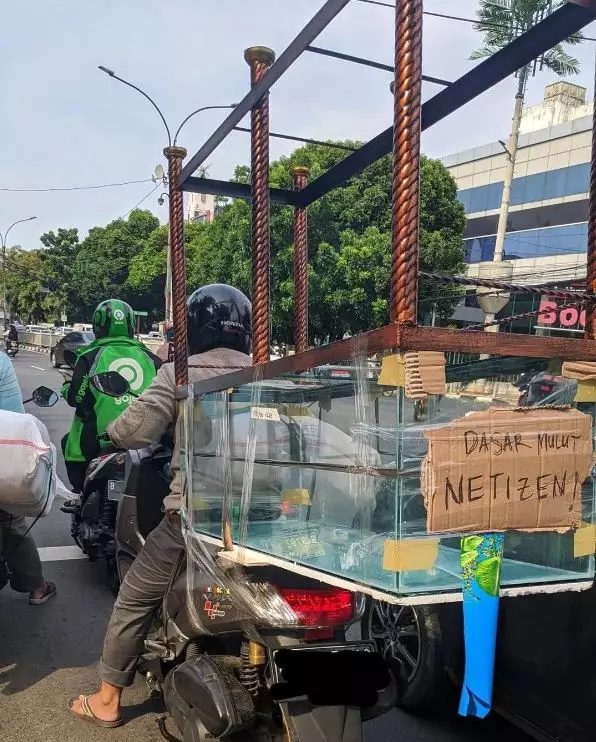 tulisan di belakang ojol   © Instagram tulisan di belakang ojol   © Instagram