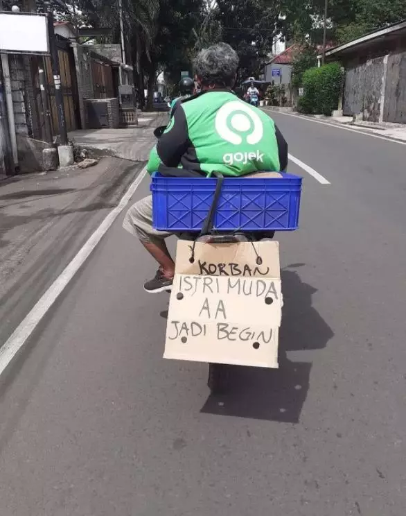 tulisan di belakang ojol   © Instagram tulisan di belakang ojol   © Instagram