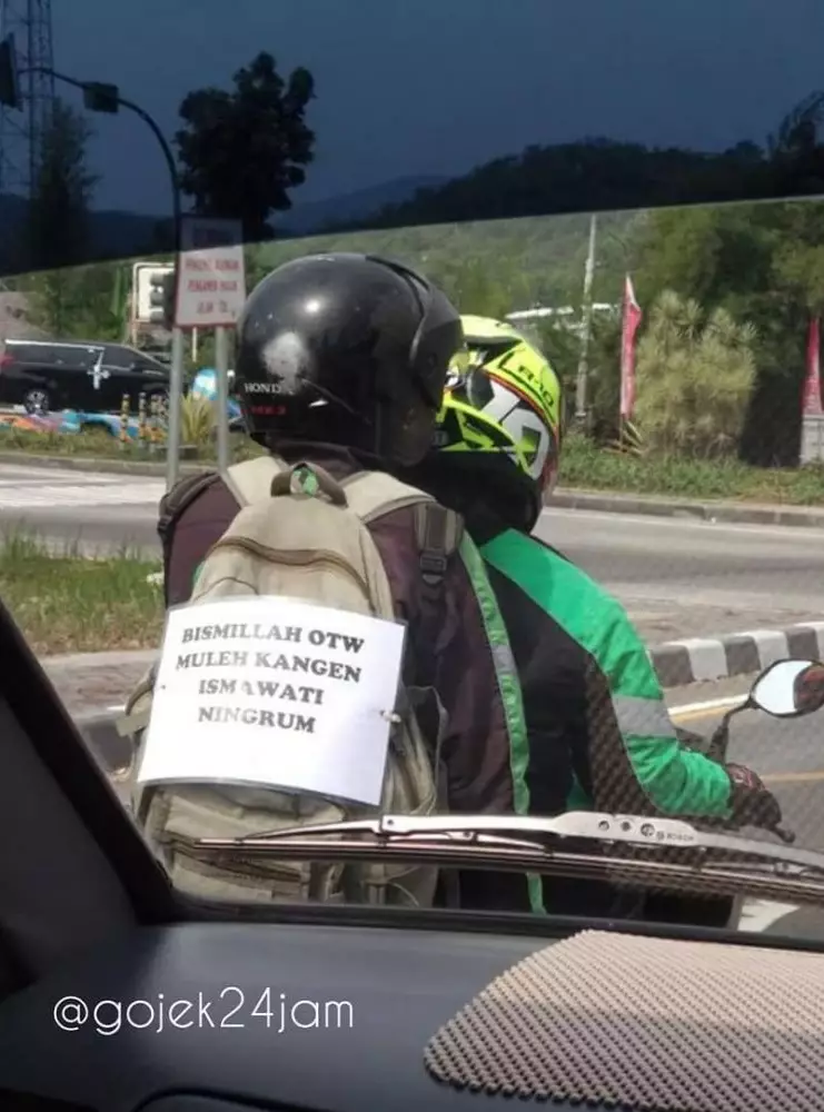 tulisan di belakang ojol   © Instagram tulisan di belakang ojol   © Instagram