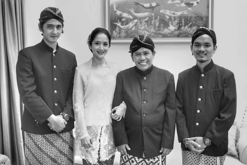 aktor baju adat Jawa © 2020 berbagai sumber