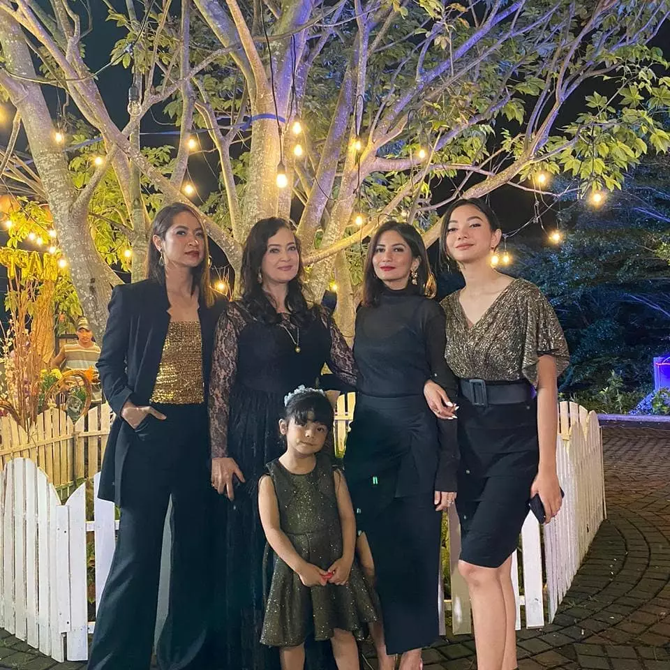 perayaan tahun baru pemain Ikatan Cinta © 2021 brilio.net perayaan tahun baru pemain Ikatan Cinta © 2021 brilio.net