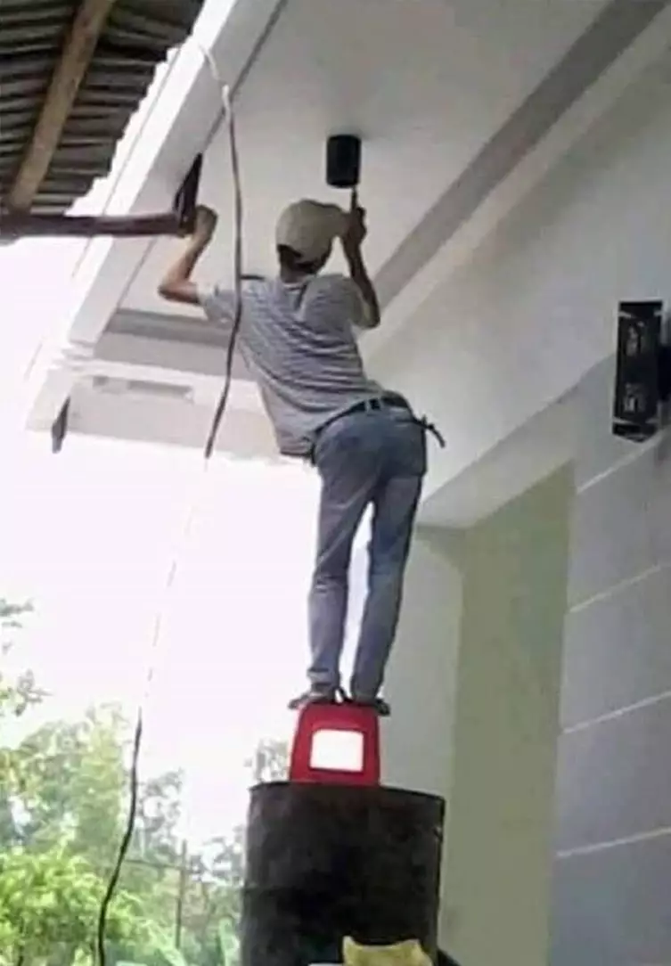 aksi lucu tukang bangunan © Berbagai Sumber
