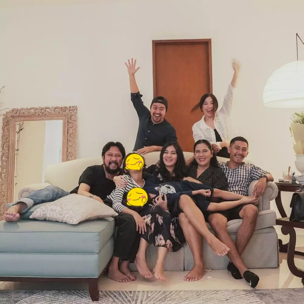 seleb akur dengan mantan istri © Instagram