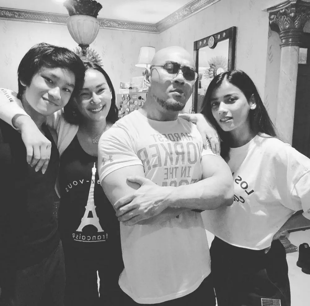 seleb akur dengan mantan istri © Instagram