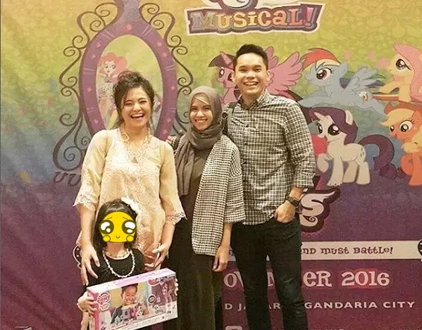 seleb akur dengan mantan istri © Instagram