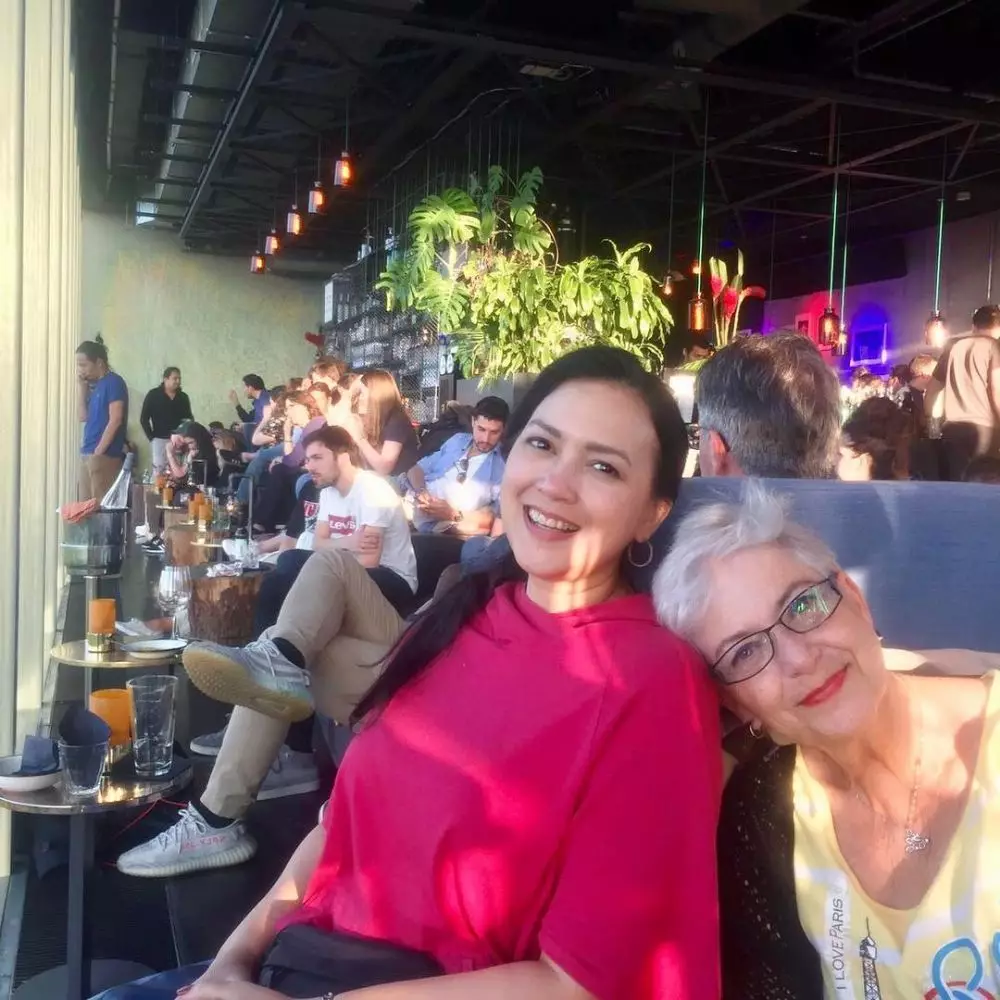 Potret Ira Wibowo dan mama bulenya © Instagram Potret Ira Wibowo dan mama bulenya © Instagram