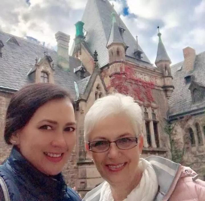 Potret Ira Wibowo dan mama bulenya © Instagram Potret Ira Wibowo dan mama bulenya © Instagram