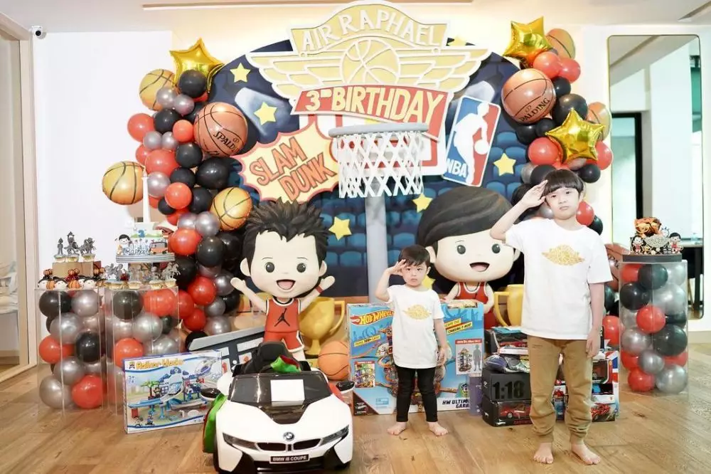 10 Momen seru ulang tahun Raphael anak Sandra Dewi © 2021 brilio.net