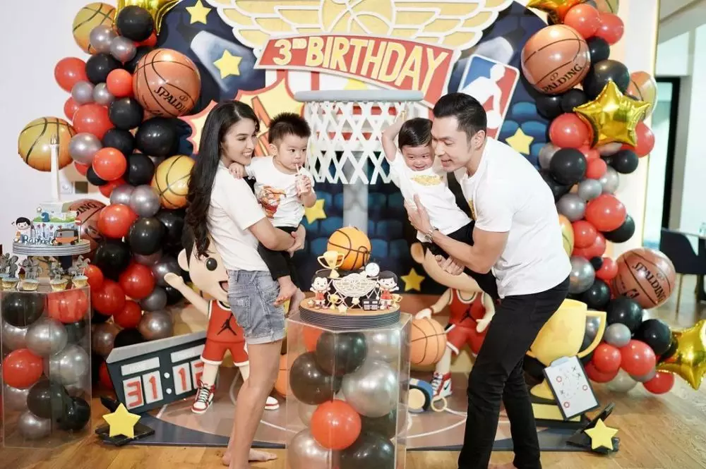 10 Momen seru ulang tahun Raphael anak Sandra Dewi © 2021 brilio.net