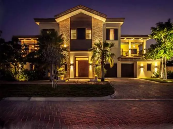 rumah Aishwarya Rai dan Abhishek di tiga negara © 2021 brilio.net