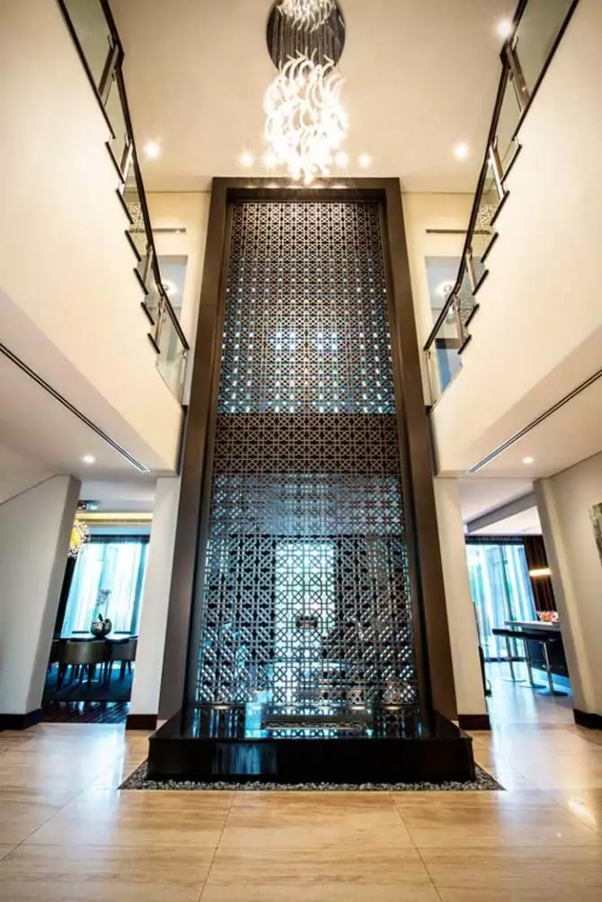 rumah Aishwarya Rai dan Abhishek di tiga negara © 2021 brilio.net