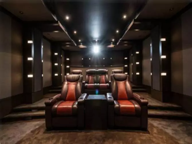 rumah Aishwarya Rai dan Abhishek di tiga negara © 2021 brilio.net