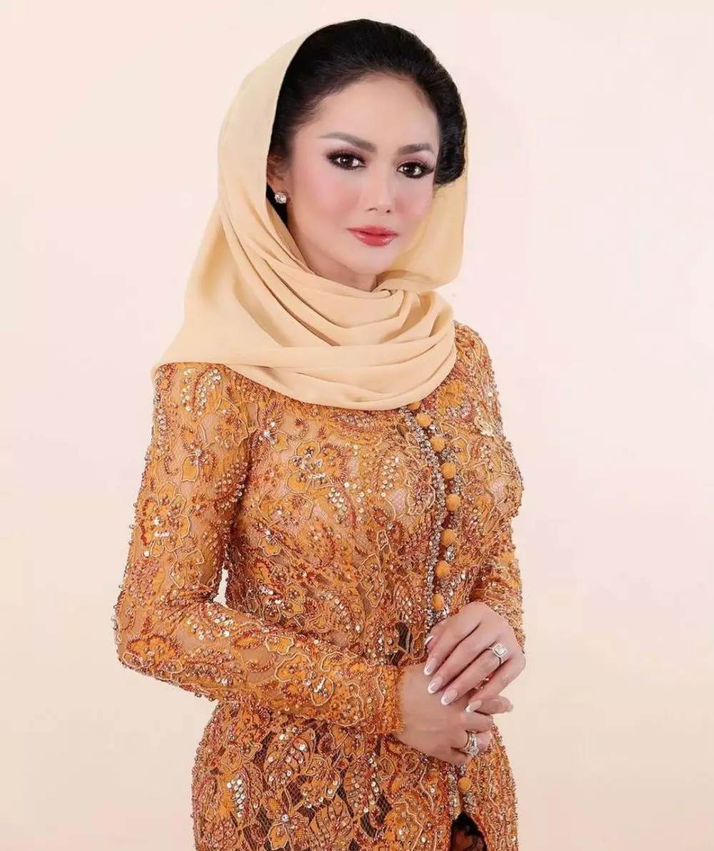 Potret Krisdayanti dalam balutan baju adat Instagram