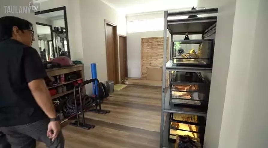 12 potret rumah Tora © YouTube 12 potret rumah Tora © YouTube