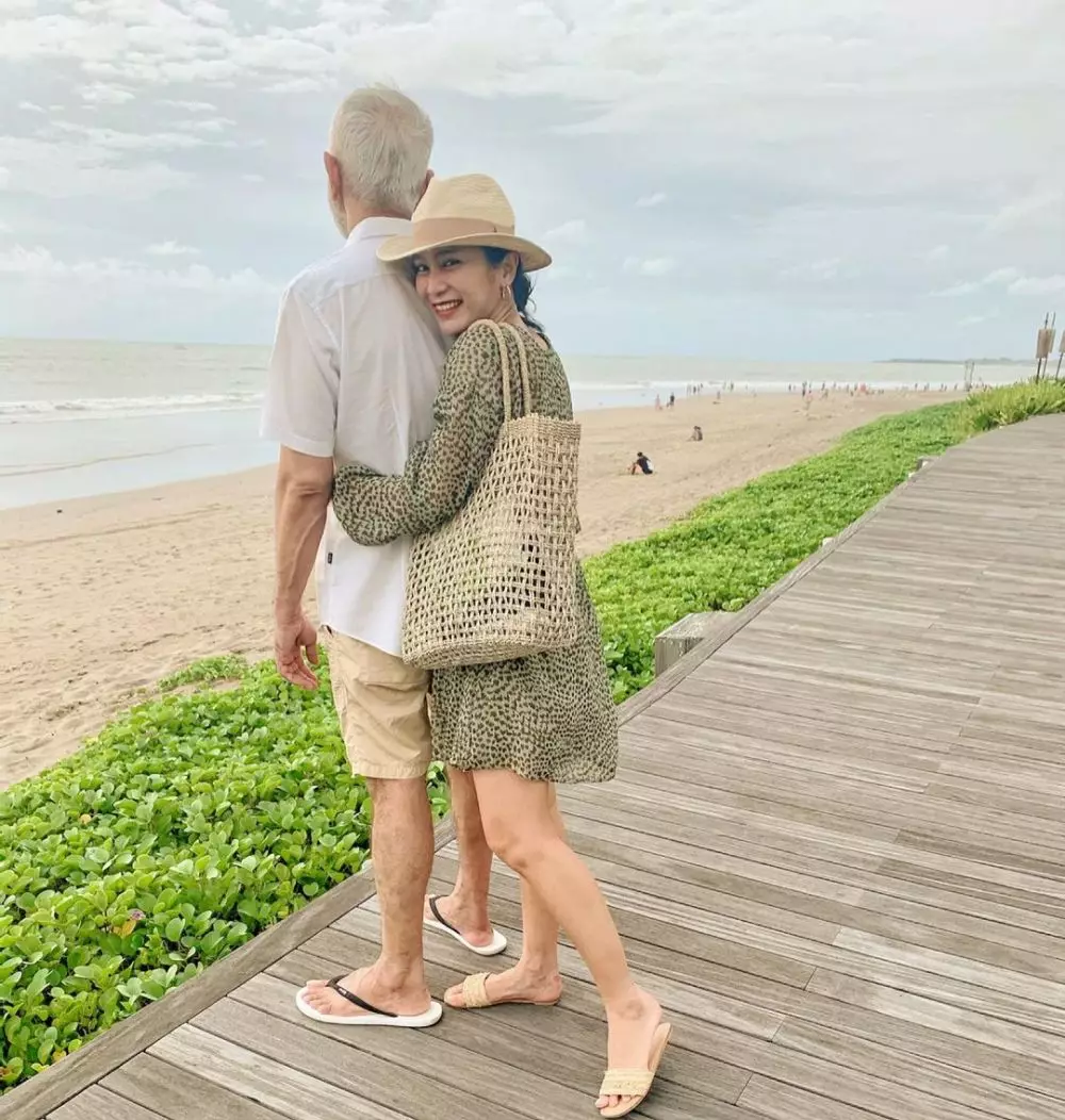 bunga zainal dan suami di bali © Instagram