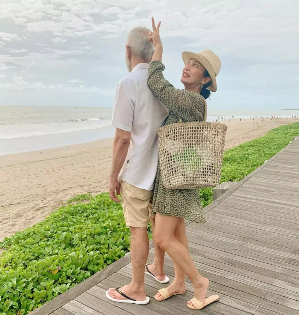bunga zainal dan suami di bali © Instagram