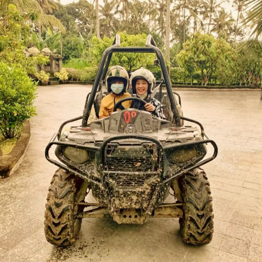 bunga zainal dan suami di bali © Instagram bunga zainal dan suami di bali © Instagram