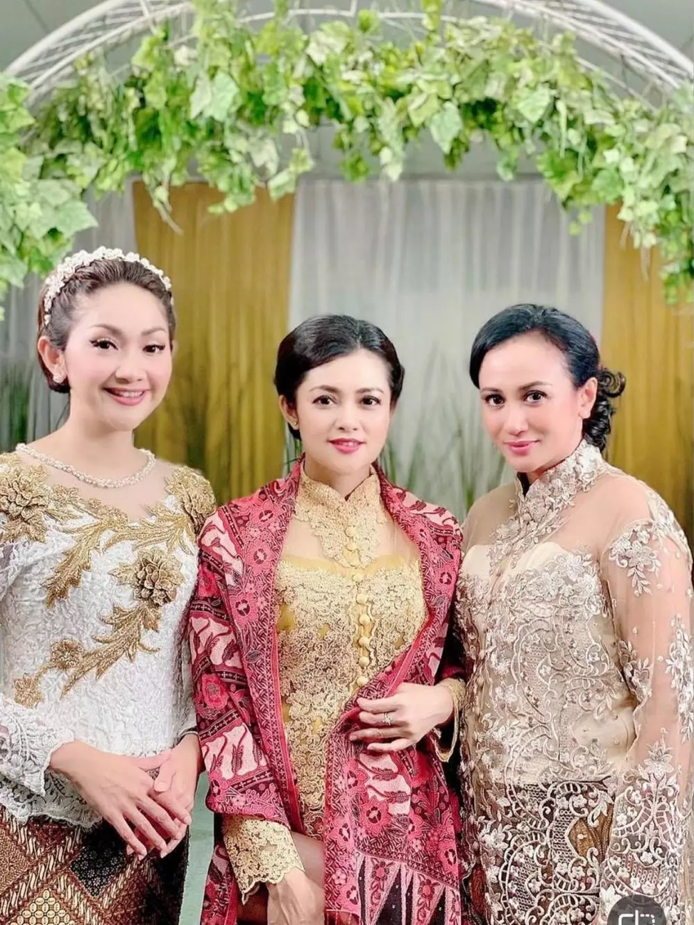 pemain dari jendela smp pakai kebaya © Instagram