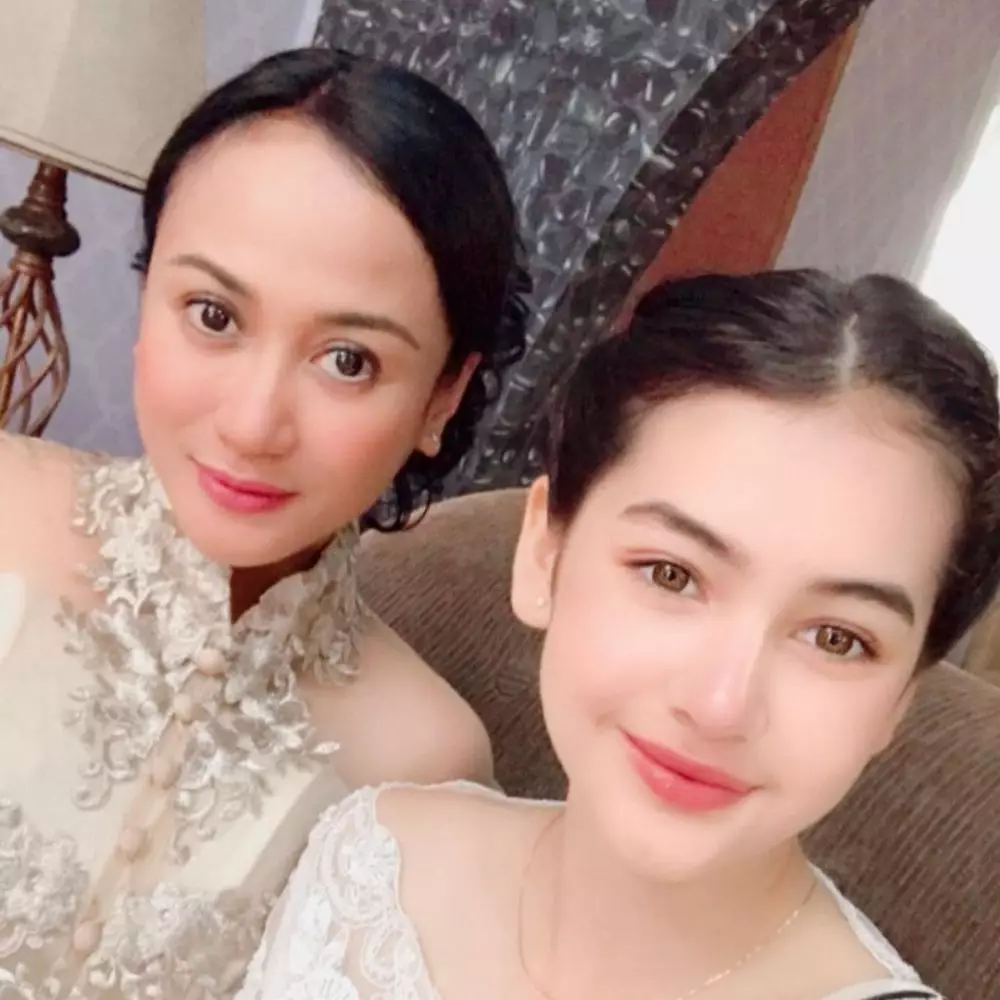 pemain dari jendela smp pakai kebaya © Instagram